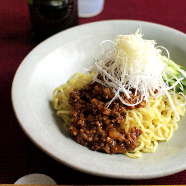 醤、醤、醤、炸醤麺（ジャージアンミエン）