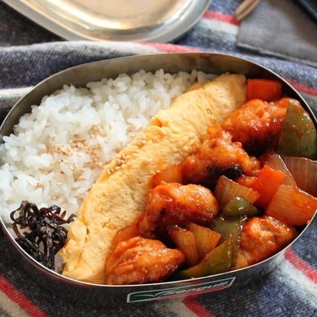 簡単中華弁当！「豚こま酢豚」と「マヨオムレツ」の２品弁当