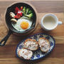 11/17の朝ごはん。調理時間10分。アップル＆シナモントーストとスキレット目玉焼き