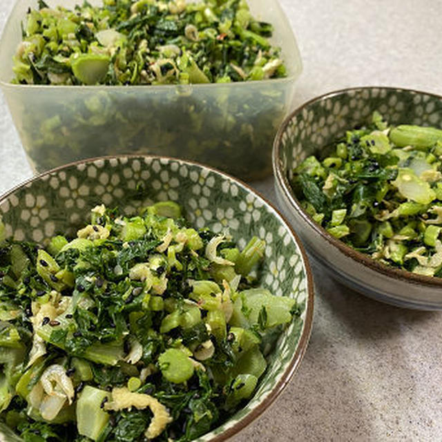 大きな大根の葉・茎の炒め物♪