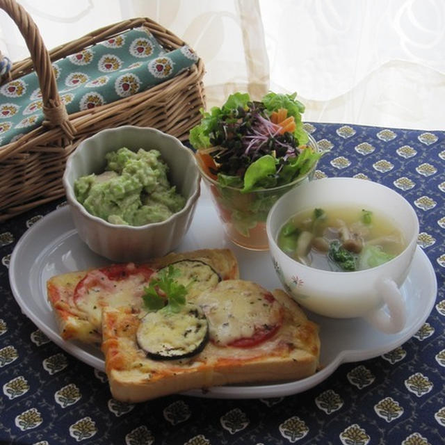 朝食ワンプレ♪茄子&トマトのピザトーストとクミン風味の野菜スープ