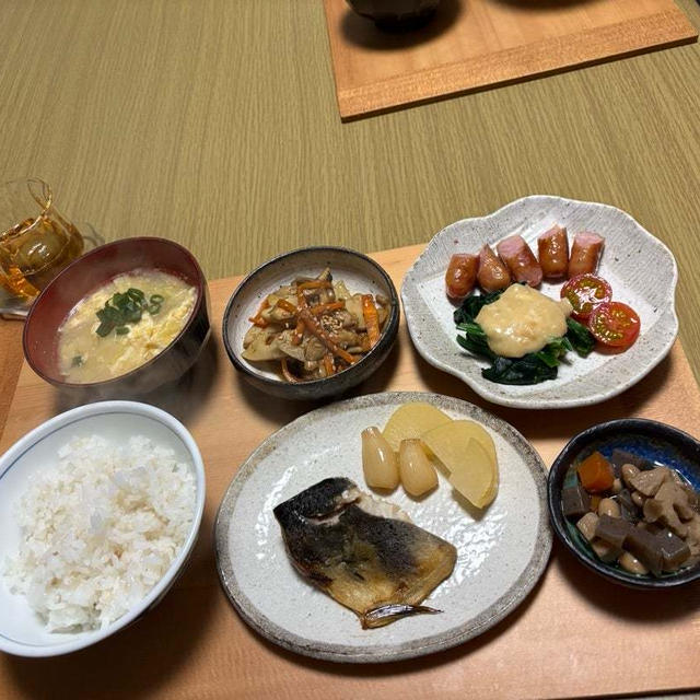 半額ほっけがメインの色々おかずの晩御飯