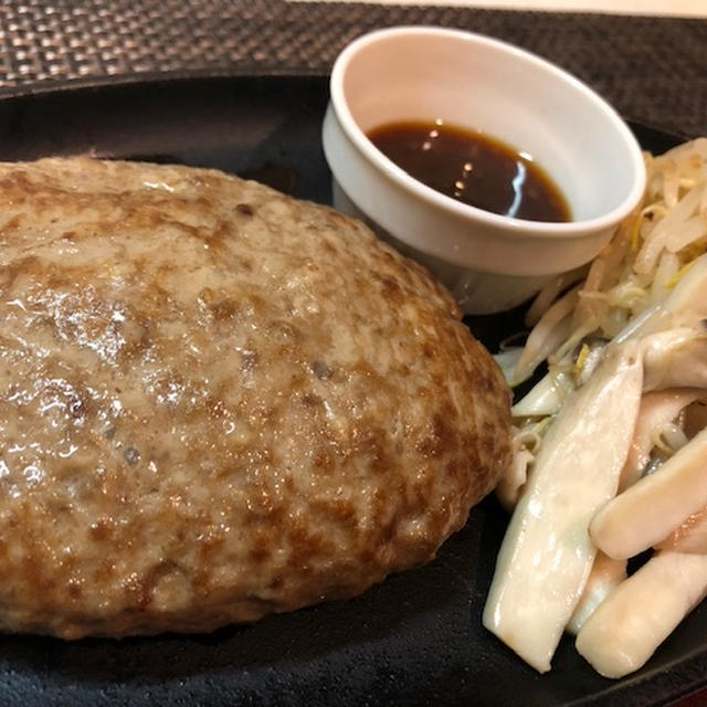 いきなりステーキ♪ワイルドハンバーグ♡コールスローサラダ♡クリームシチュー