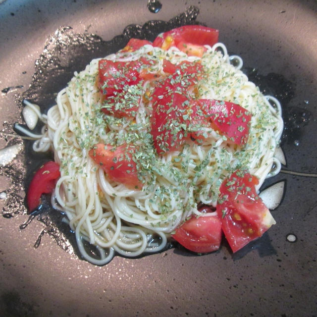 トマトとバジルの朝食そうめん