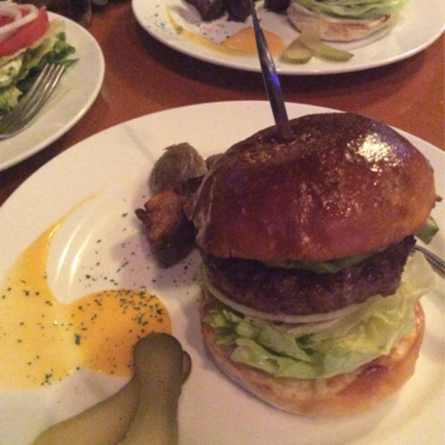 名古屋一のハンバーガーらしい、ザ・コーナー