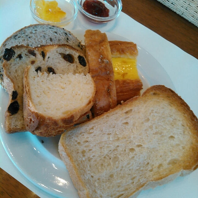 パン食べ放題☆アンデルセンのパンブッフェランチですが