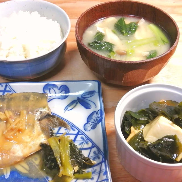 【めんつゆで】さばの味噌煮と生わかめの煮物定食