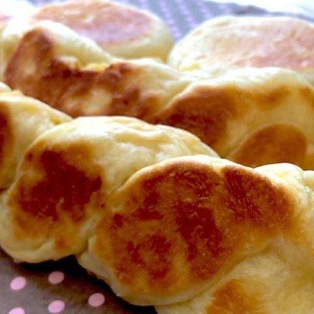 ふわふわ軽い！スティック状のおいもパンがフライパンで作れるんです！