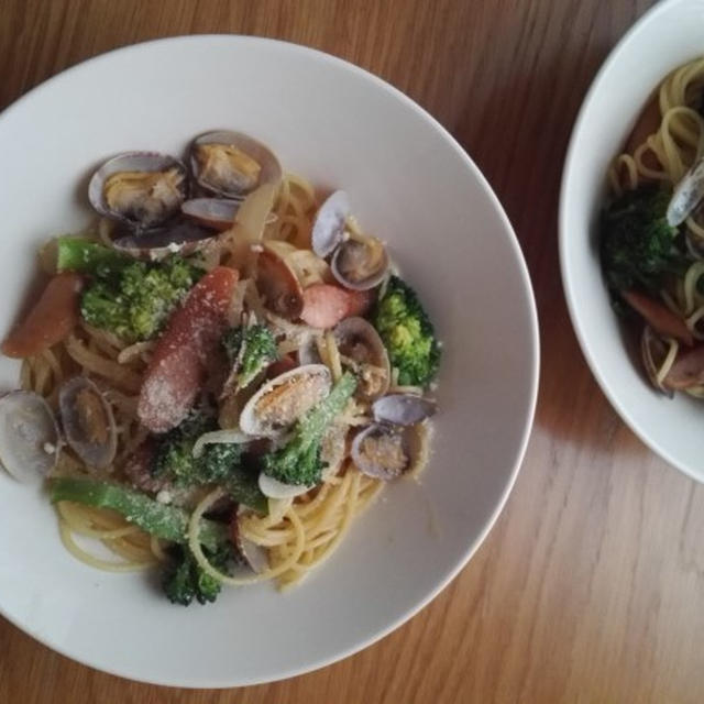アサリとウィンナーのしょうゆ風味パスタ。