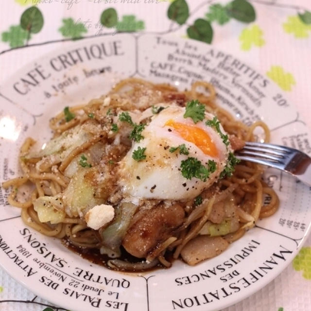 昼カフェ☆洋風焼そば（温玉のせ）重大？