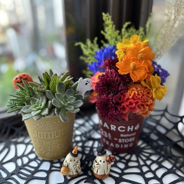 【ハロウィンDIY】スーパーの花束と100均グッズを使ってアレンジメントを作りました【生花アレンジ】