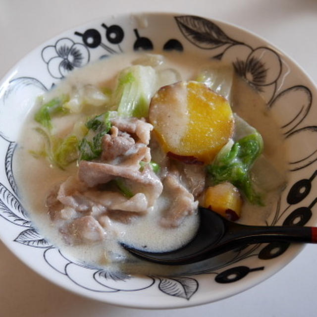 豚肉と白菜とサツマイモのソイミルク煮