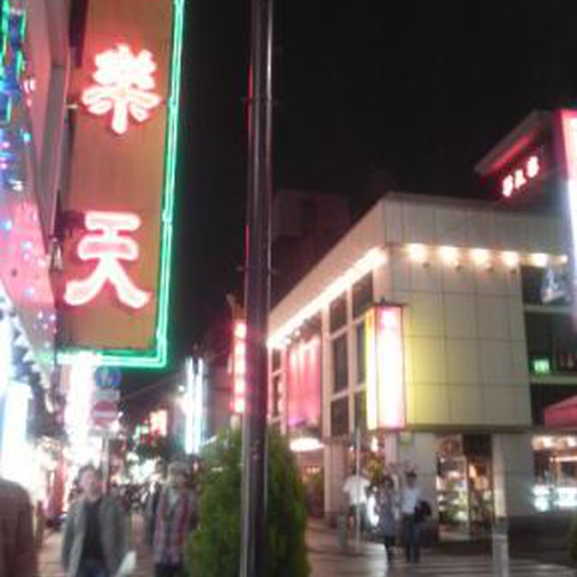 今夜雨の横浜中華街♪で・・・