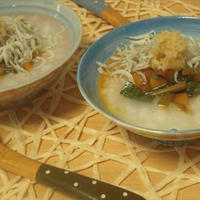 トッピングにカボチャ煮＆しらす＆生姜でもち麦おかゆ