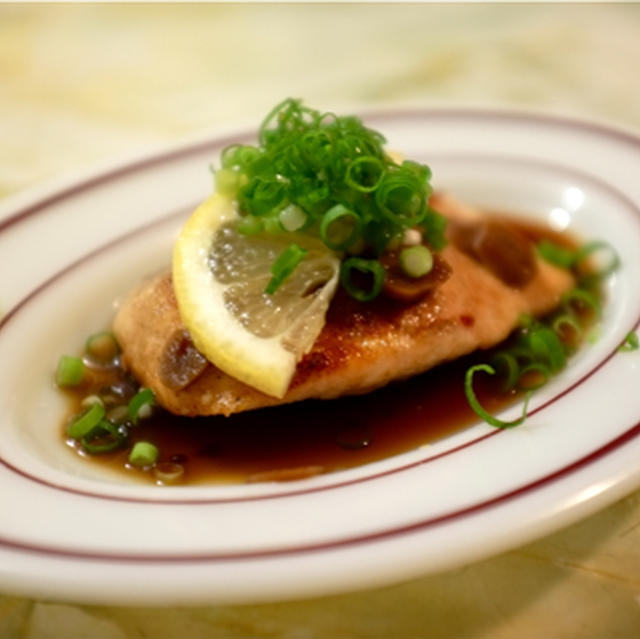 サーモンのステーキ、にんにくレモン醤油。