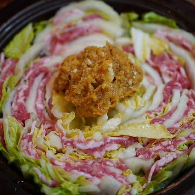 白菜と豚肉の麦味噌ニンニクミルフィーユ鍋