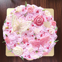 ピンクの薔薇の女子会用デコレーションケーキ