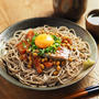 残った刺身で「漬け刺身の納豆蕎麦」、余った刺身は漬けにすれば翌日も食べられます。