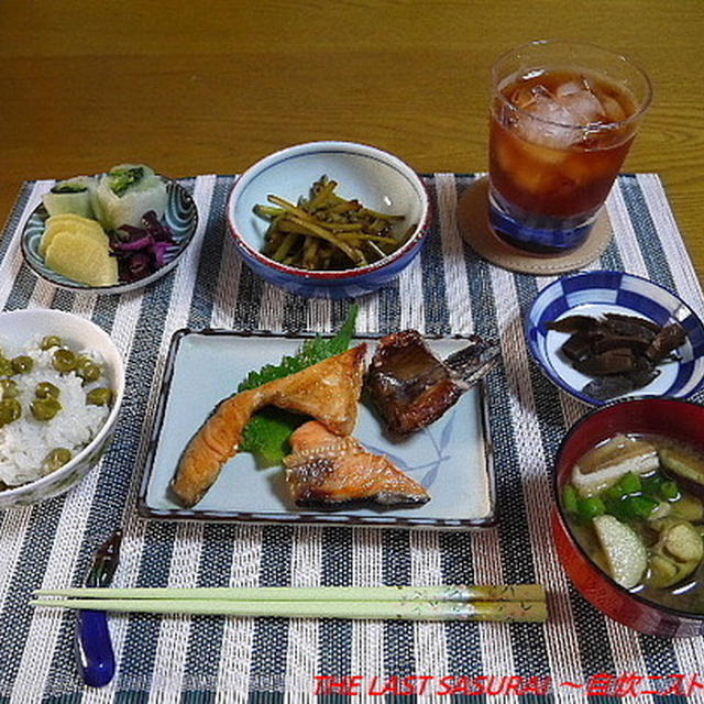 【朝食】塩さけあら＆かつお腹皮焼き・つわぶき山椒煮・うどの醤油漬け…