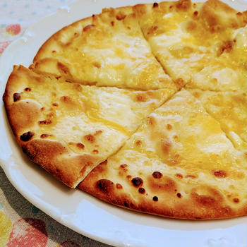 海老とベーコン、ほうれん草のオイルパスタとワインとウィスキー