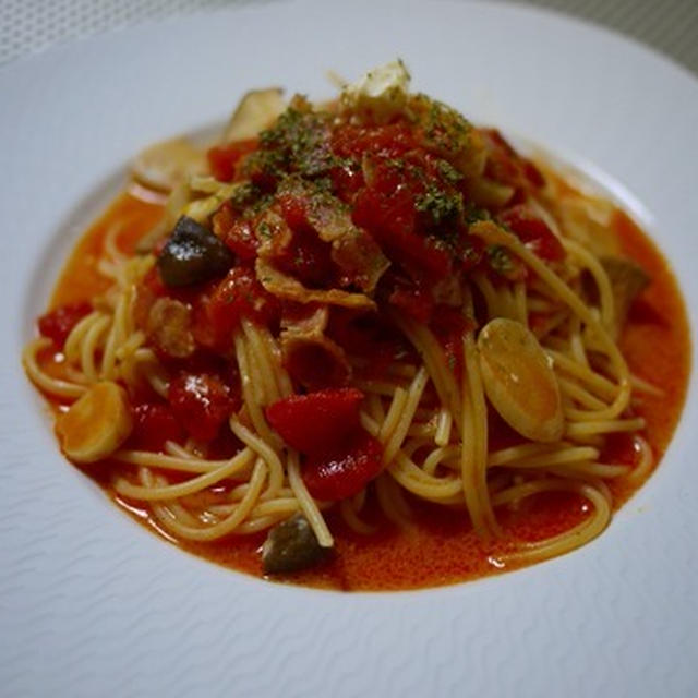 トマトとベーコンのクリームチーズパスタ