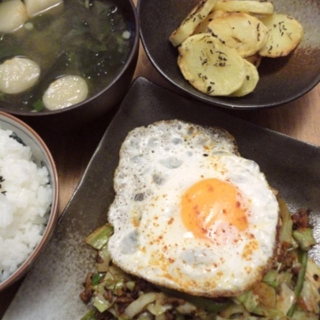 [ごはんとおかず]ひき肉と残り野菜のケチャップ炒めとか