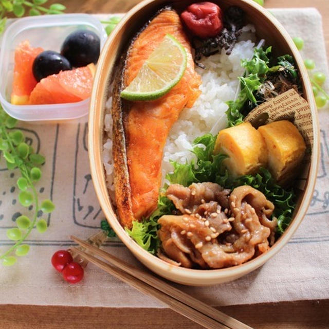 本日のお弁当【鮭と豚の生姜焼き弁当】