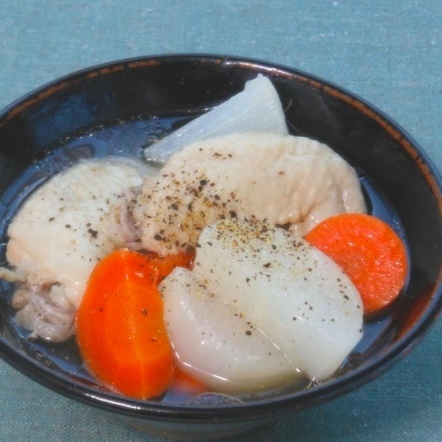 鶏のうまみがシンプルに美味しい〜手羽先と大根のスープ。