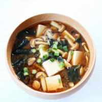あ〜旨い。な定番【なめこと豆腐の赤だし味噌汁】