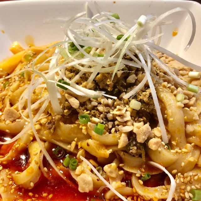 陳家私菜 ランチ 元祖麻辣汁なし刀削麺 唐揚げやサラダやスープもついてきます