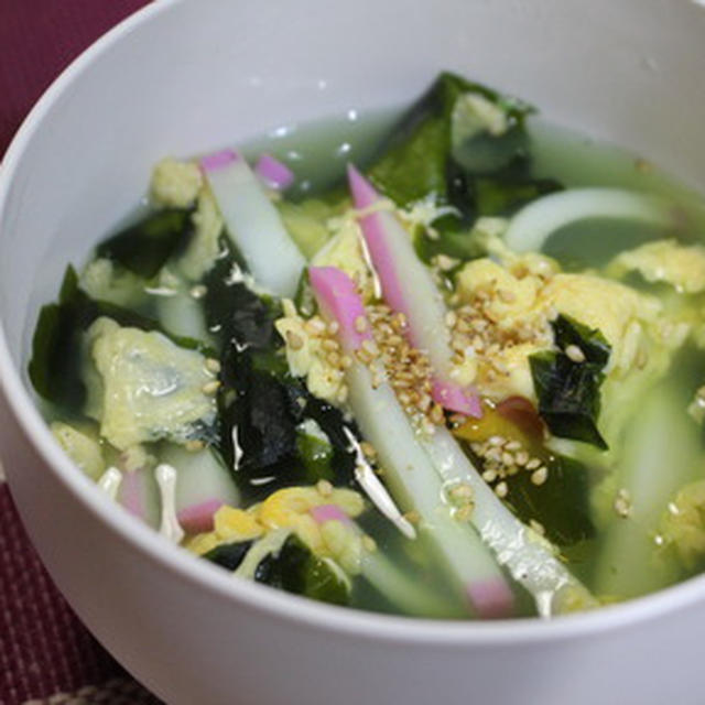 365日汁物レシピNo.138「かまぼことわかめの中華スープ」