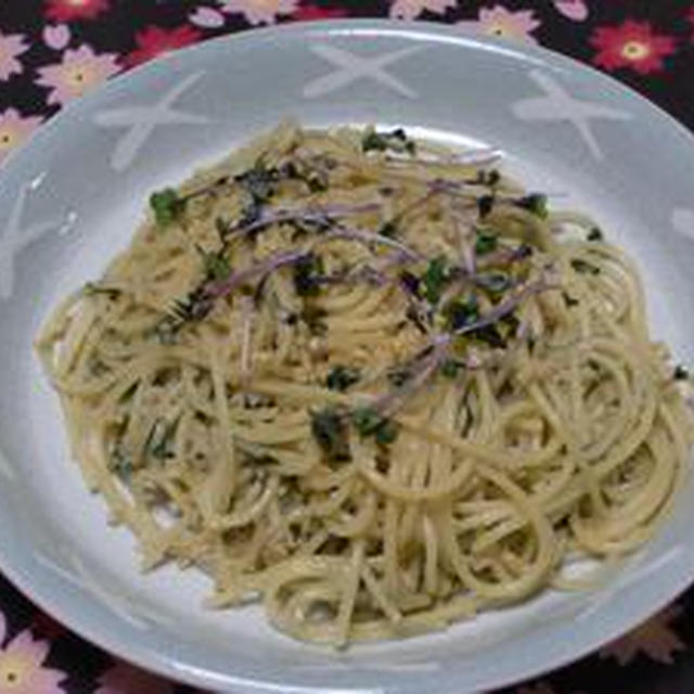美味しさが爆発です！！ひきわり納豆とレッドキャベツスプラウトのペペロンチーノ