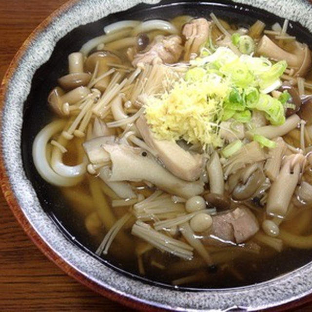 今朝の麺は珍しい「鶏きのこうどん」
