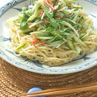 簡単おうちごはん！レモンペパーミックスでさっぱり＆爽やか〜キュウリと水菜とカニかまのサラダ麺。