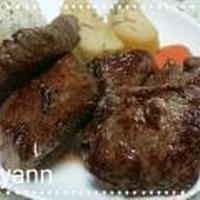 牛ステーキのスパイシーオニオンソース