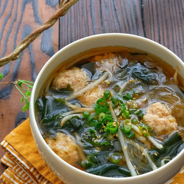 包丁不要！簡単！鶏団子とわかめともやしの春雨スープ