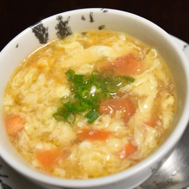 トマトのかきたまスープ。とろみをつけて中華風、温まるひと品。