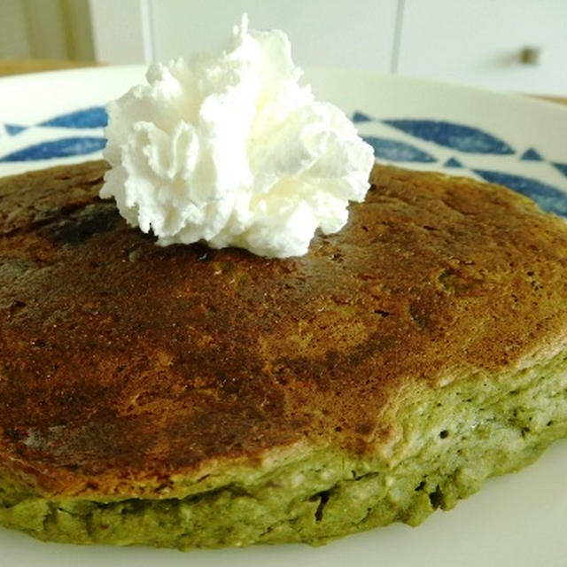 朝食はグリーンのプロテインパンケーキ ～