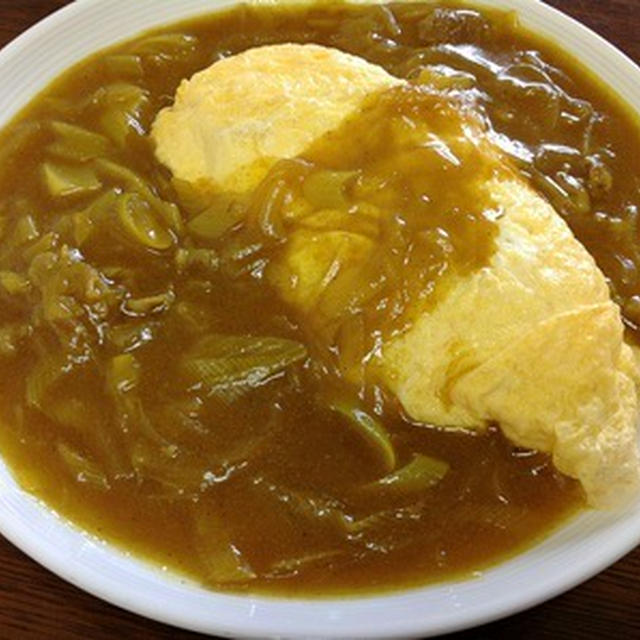 お昼は「和風カレーオムライス」