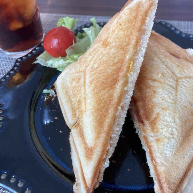 ホッと一息つきたい朝に【ホットサンド】