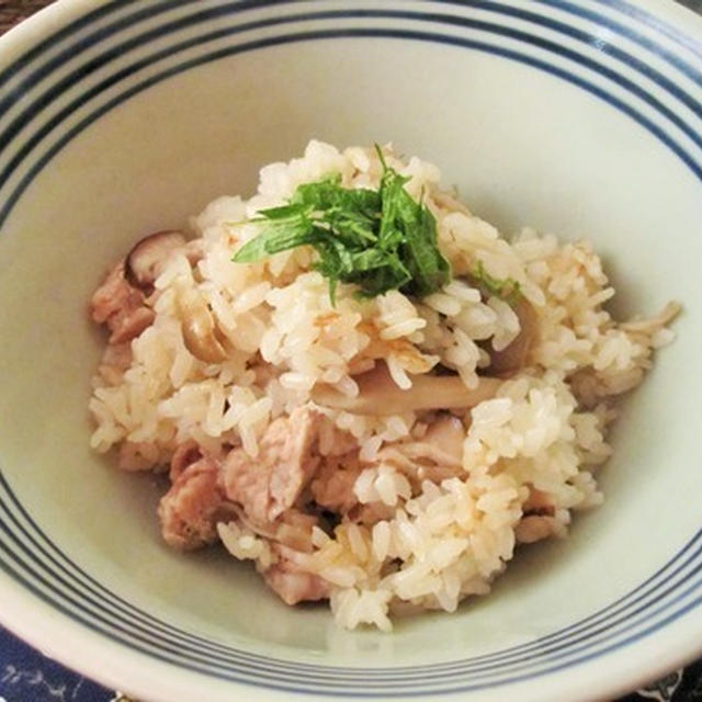 ごま油で香りとコクを！豚肉ときのこの炊き込みご飯