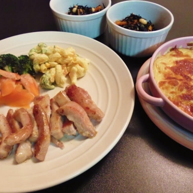 ひじきと大豆の炒り煮とポテトの豆乳グラタン