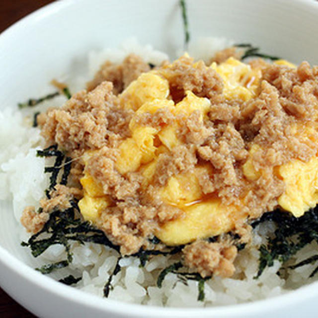 鶏そぼろとふわトロ玉子の親子丼