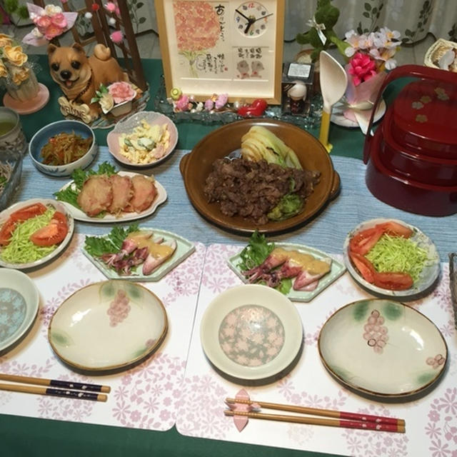 白菜ステーキ牛肉の味噌炒めのせ、ボイルヤリイカの酢味噌がけ、花ソーセージの天婦羅