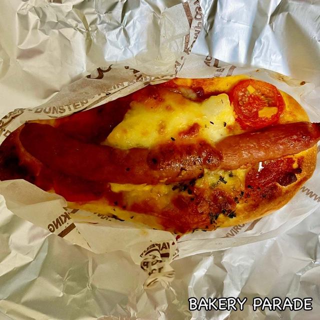 飯テロ！人気ベーカリー ソーセージのピザとたまごサンド