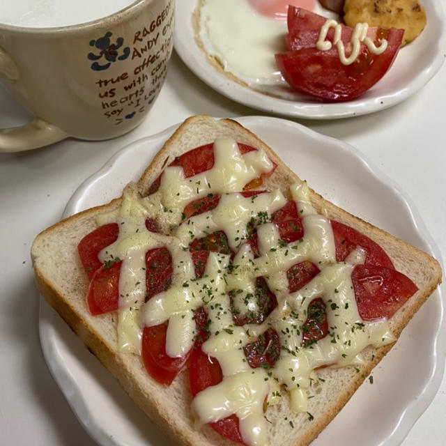 仕事dayワタシ朝ごパン♡トマトチーズトースト❣️