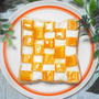 オレンジ色のミカン風味カニカマをお試し♪