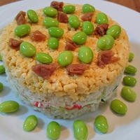 炒り卵でケーキすし