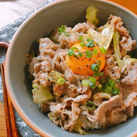 フライパンひとつで簡単！がっつり美味しい♡きざみねぎ塩牛丼