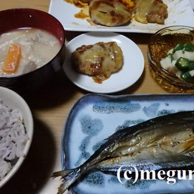 温かい粕汁と開き秋刀魚とレンコンの豚肉巻きの夕食